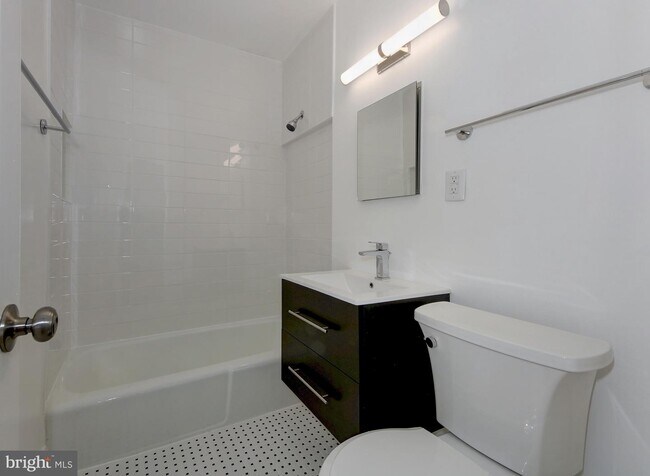 Building Photo - 1613 30th St NW