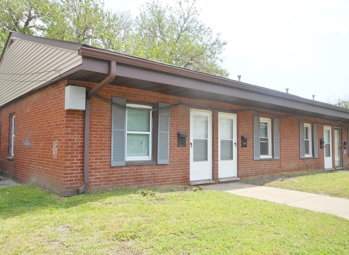 1215 22nd St, Granite City, IL 62040 Condo for Rent in Granite City, IL