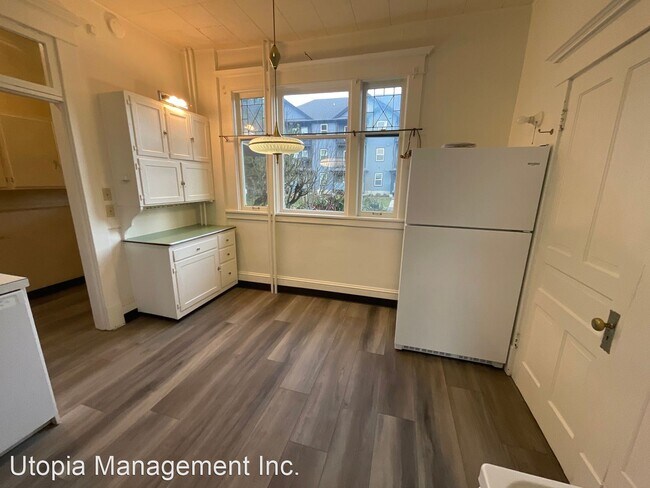Building Photo - 3 br, 1.5 bath House - 617 E. Chestnut St.