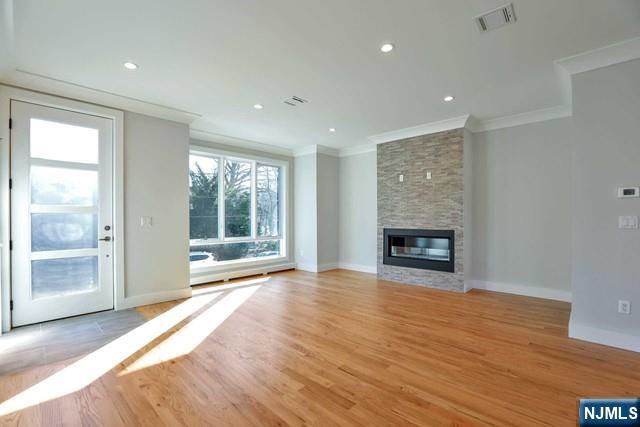 Building Photo - 463 Roff Ave