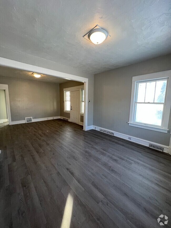 Douglas Park Student Apartments for Rent Rock Island, IL 1 Rentals