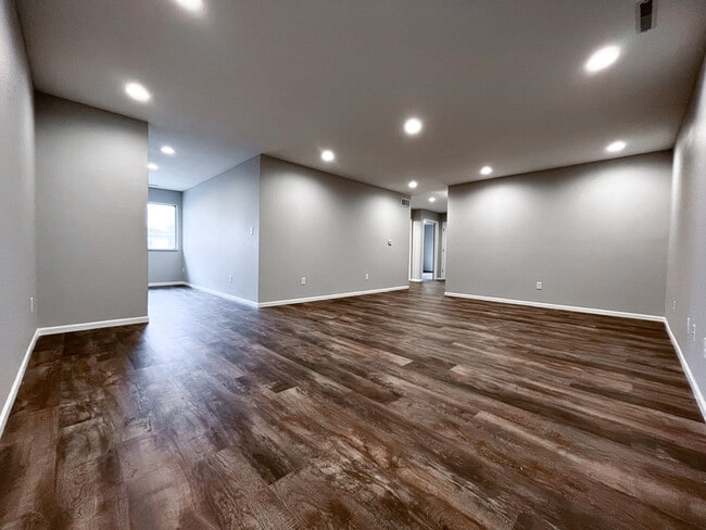 Building Photo - 2322 College St