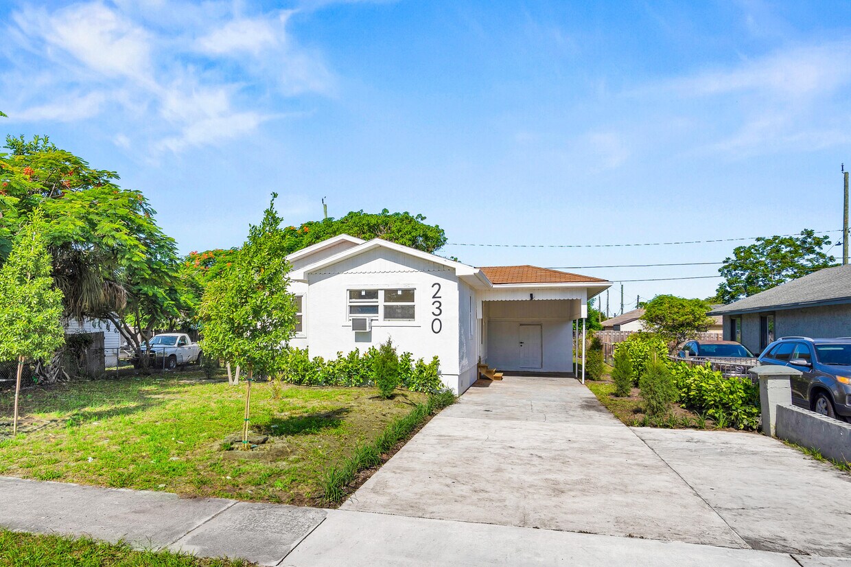 Foto principal - 230 SW 6th Ave