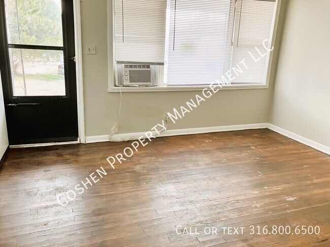 Building Photo - Adorable 2 bed 1 Bath Duplex