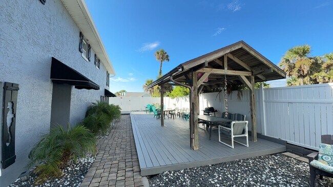 Foto del edificio - Fully Furnished One Bedroom Long Term Beac...
