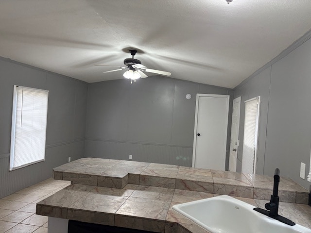 Foto del edificio - 240 Clark Ln