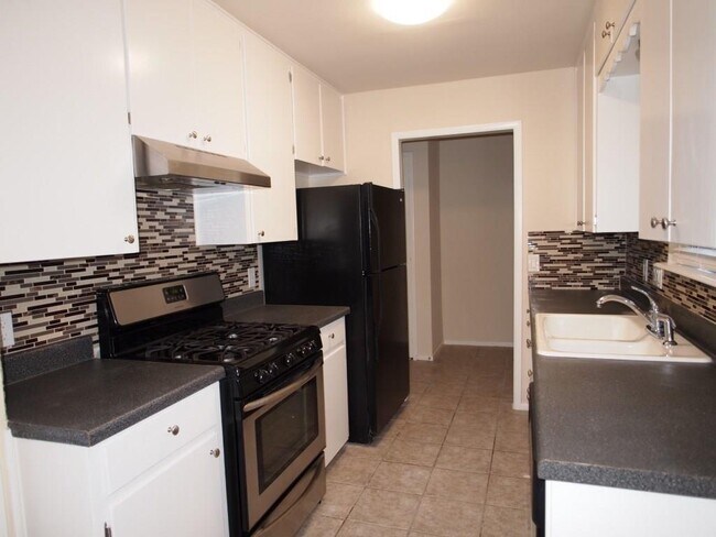 Foto del edificio - 7101 Twisted Oaks Dr