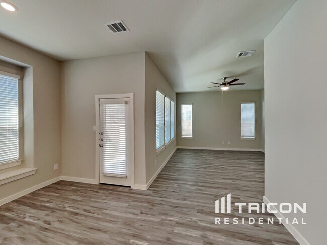 Building Photo - 9835 Willow Creek Commerce Dr 104 Tomball TX