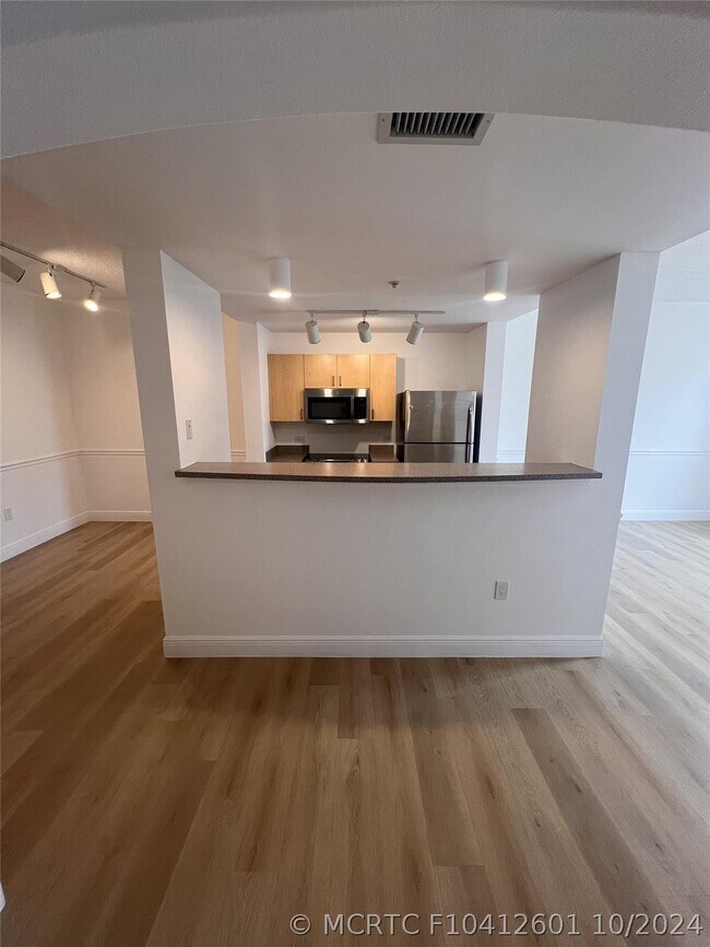 Foto del edificio - 533 NE 3rd Ave
