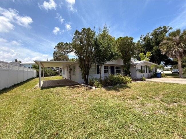 Building Photo - 812 Bayview Dr