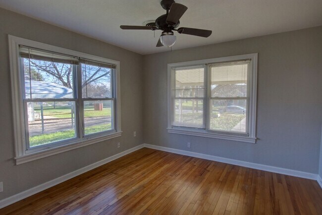 Foto del edificio - Adorable E. Main Cottage