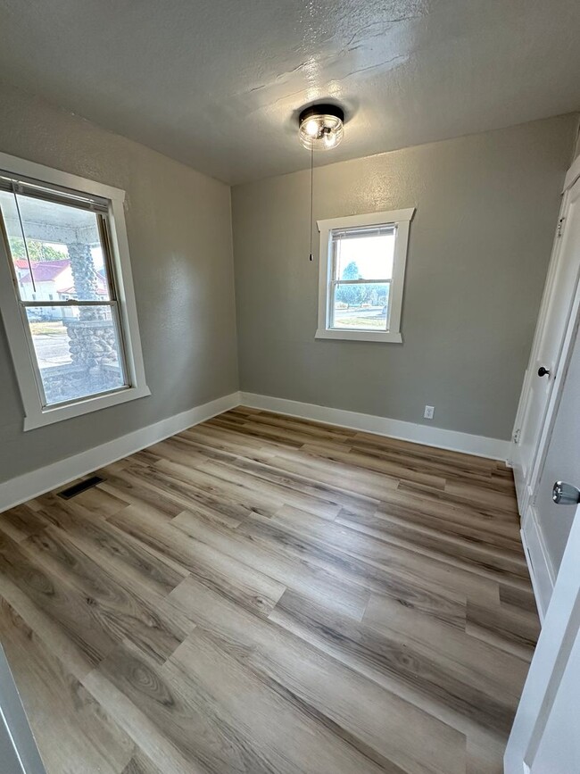 Foto del edificio - 2 Bed 1 Bath Single Family House in Goshen