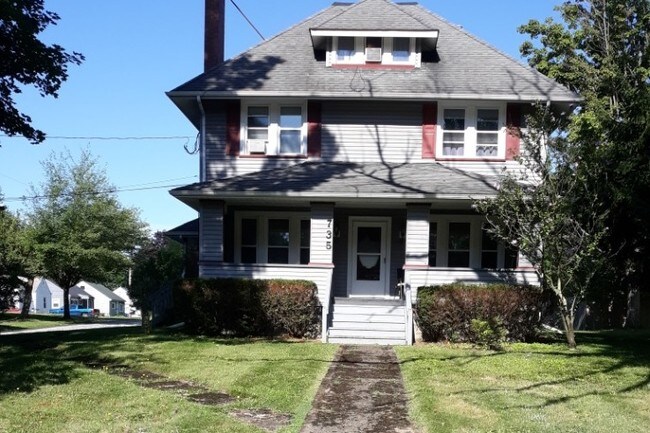 Building Photo - 735 N Chestnut St