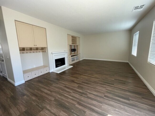 Foto del edificio - Stunning Home in a Desirable Gated Community