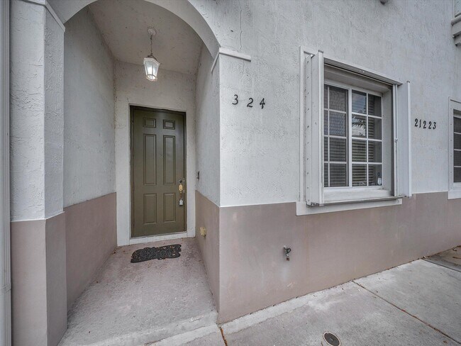 Foto del edificio - 21223 NW 14th Pl