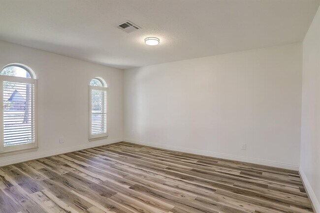 Building Photo - 2407 Del Norte St
