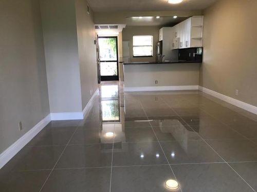 Building Photo - 7113 Golf Colony Ct