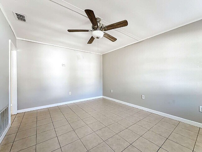 Building Photo - 6377 Lamar Dr