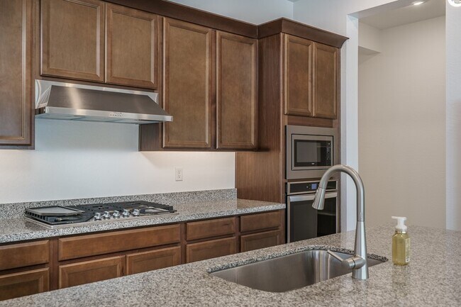 Foto del edificio - STUNNING MOVE-IN READY 3 BED/2 BATH HOME!