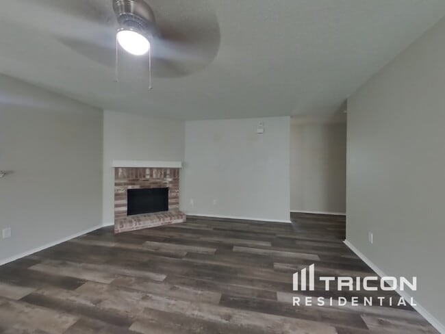 Building Photo - 2636 Peach Dr