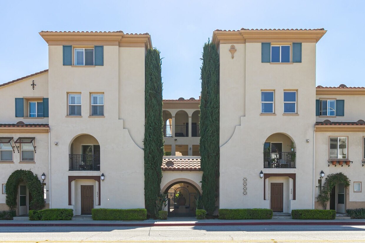 Primary Photo - Multi-level Spanish Mission Style 3 Bed 2.5 Bath in Pasadena!