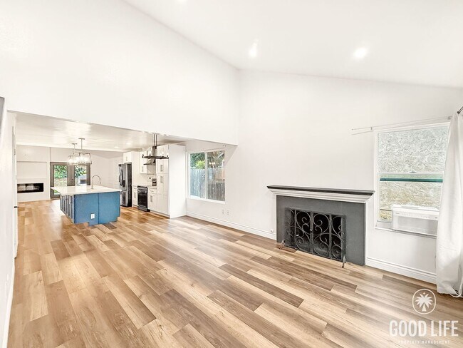 Foto del edificio - Updated 4B 2BA Home in Paradise Hills w/ S...