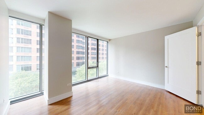 Building Photo - 237 E 34th St