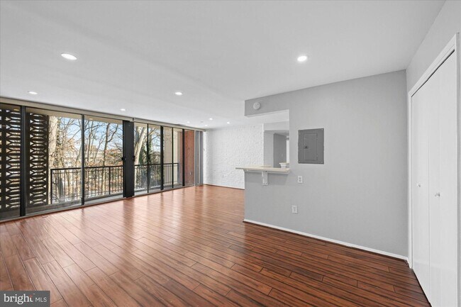 Foto del edificio - 4 S Van Dorn St