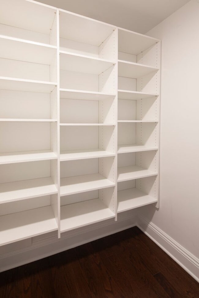 Interior Photo - Cambridge Manor