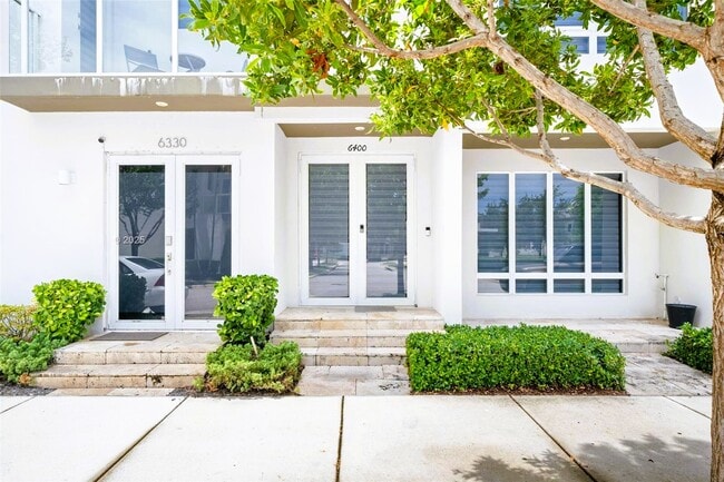 Foto del edificio - 6400 NW 105th Pl