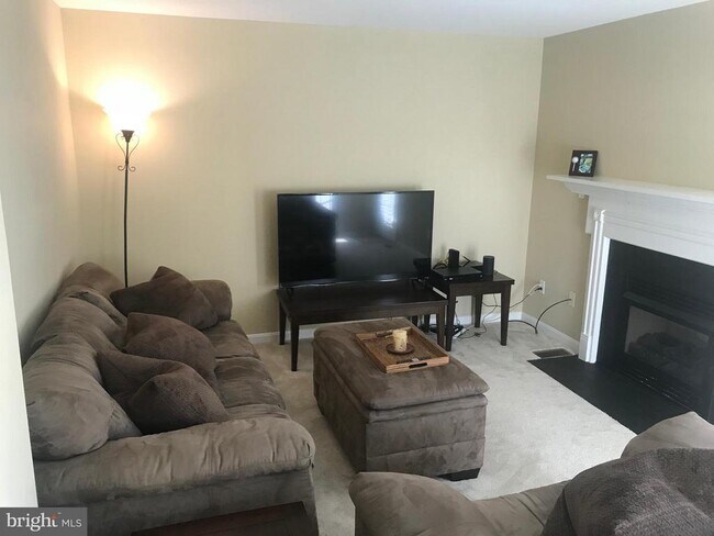Foto del edificio - 145 Lexington Ct