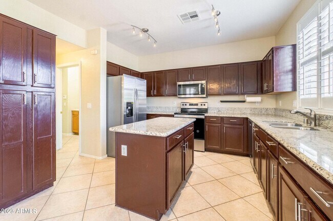 Foto del edificio - 6816 W Buckskin Trail
