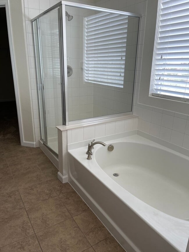 Building Photo - 5 bedrooms Single Family House in Aurora 8...