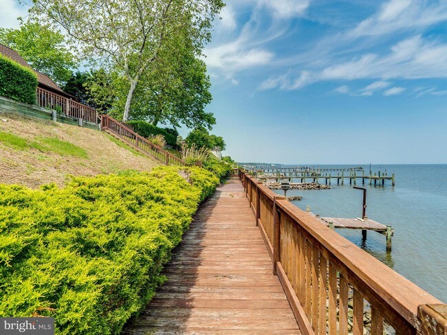 Building Photo - 323 Bay Front Dr