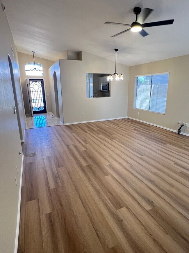 Foto del edificio - Remodeled 3-bedroom at Cooper and Warner/Ray