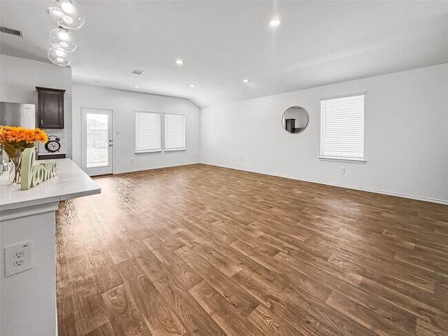 Foto del edificio - 5111 Ternberry Frst Ln