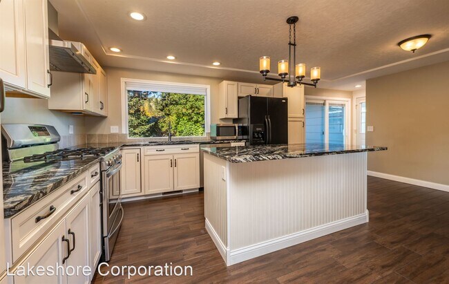 Foto del edificio - 4 br, 2 bath House - 8005 N Fox Point Dr