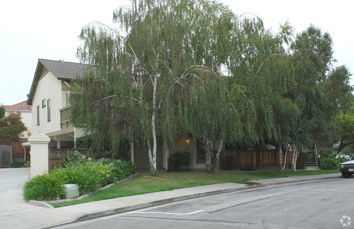 Building Photo - 4906-4910 Canto Dr