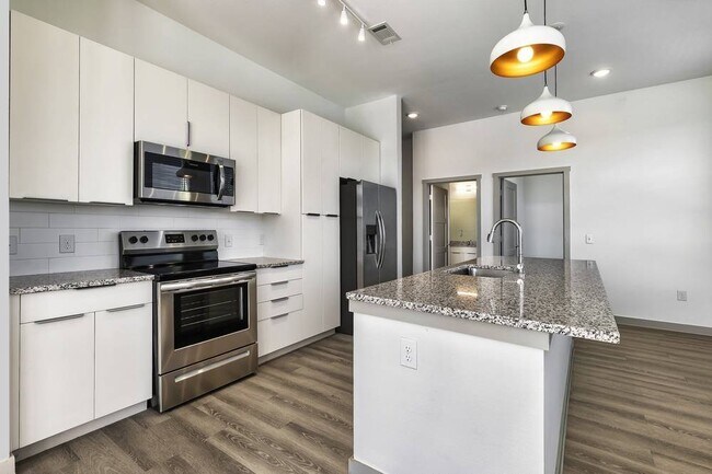 Foto del edificio - 1700 Willow Creek Dr