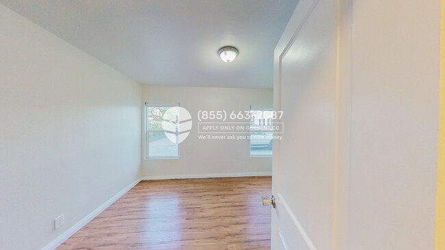 Building Photo - 4055 S Hoover St