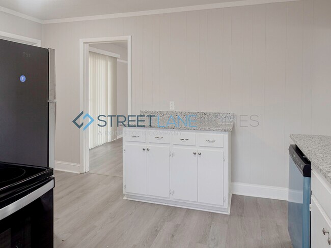 Foto del edificio - NOW OFFERING HALF OFF THE FIRST FULL MONTH...