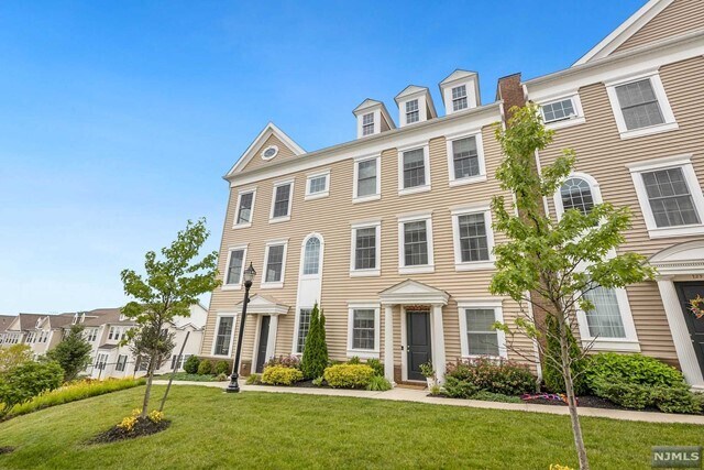 Building Photo - 127 Roosevelt Dr