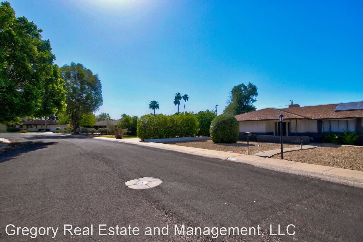 Foto principal - 4 br, 2 bath House - 1201 E Northview Avenue