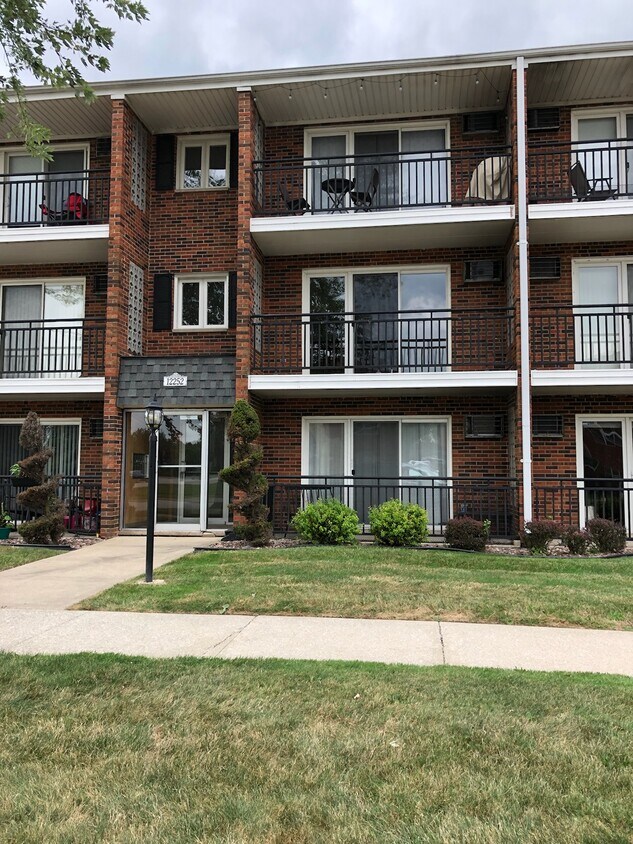12252 S Spencer St, Alsip, IL 60803 Apartments Alsip, IL