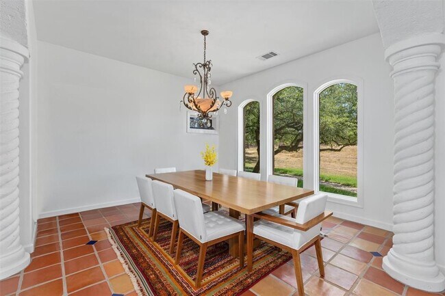 Foto del edificio - 4922 Hidden Creek Ln