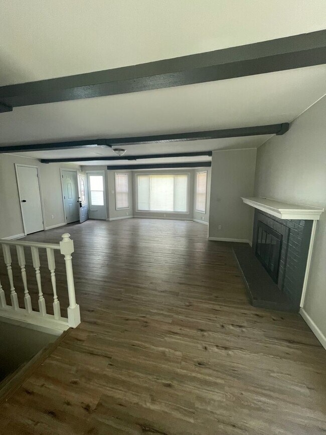 Foto del edificio - Beautiful Home with Fireplace!