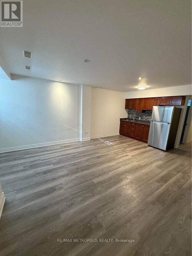 Photo du bâtiment - 6045 Dunn St