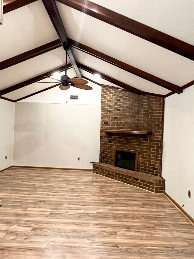 Foto del edificio - Three Bedroom, Two Bath in the Heart of Ge...