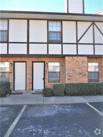 Building Photo - 1131 Dallas Dr