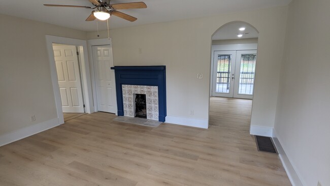 Foto del edificio - 6557 Woodrow Rd